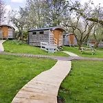Orchard Hideaways, Penrith, The District Camping