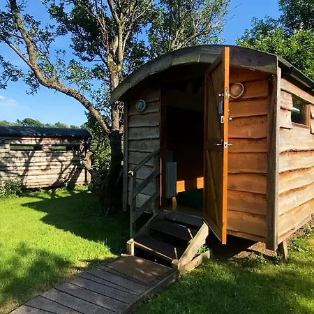 Orchard Hideaways مكان تخييم