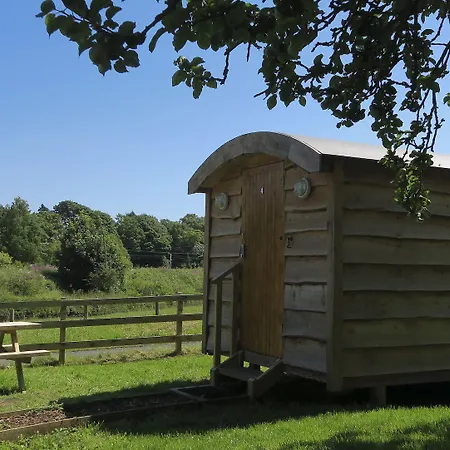 Orchard Hideaways - Work & Campsite