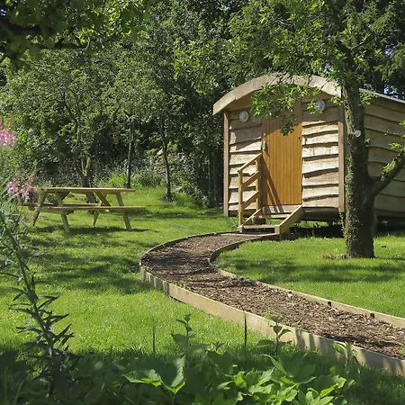 Orchard Hideaways - Work & Campsite *