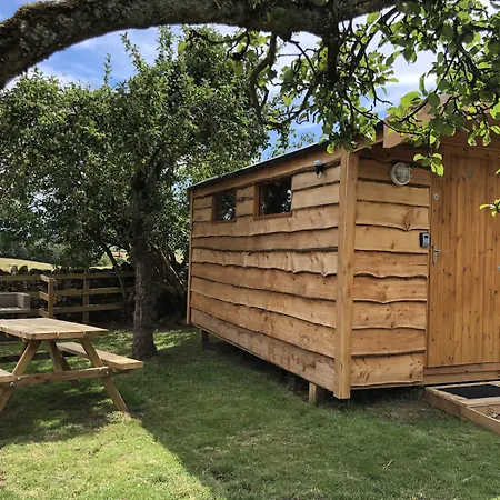Orchard Hideaways - Work & Campingplads