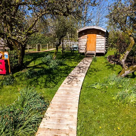 Orchard Hideaways - Work & Кемпинг