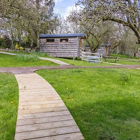 Orchard Hideaways - Work &