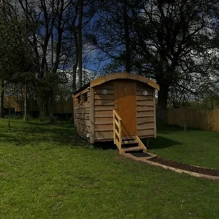 Orchard Hideaways - Work &