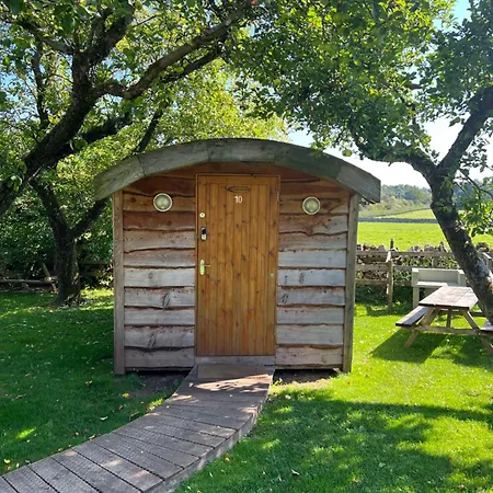 Orchard Hideaways مكان تخييم بنريث