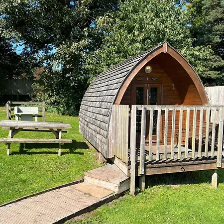 مكان تخييم Orchard Hideaways بنريث